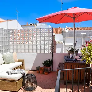  Holiday home Lovelystay - Casa Salto - Charming Townhouse With Large Terrace